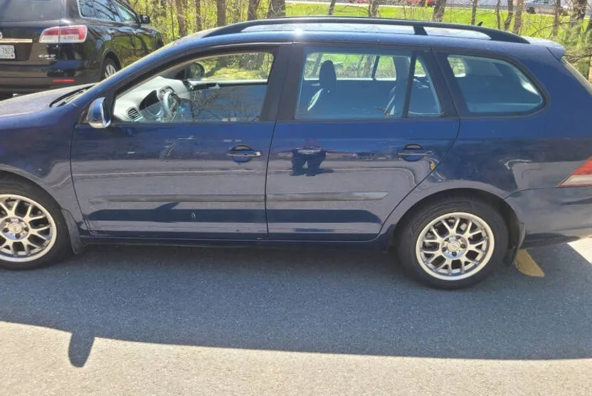 2012 Volkswagen Jetta SportWagen S photo 1