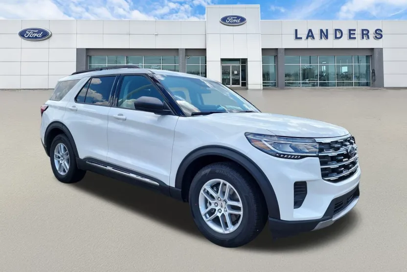 2025 Ford Explorer photo 1