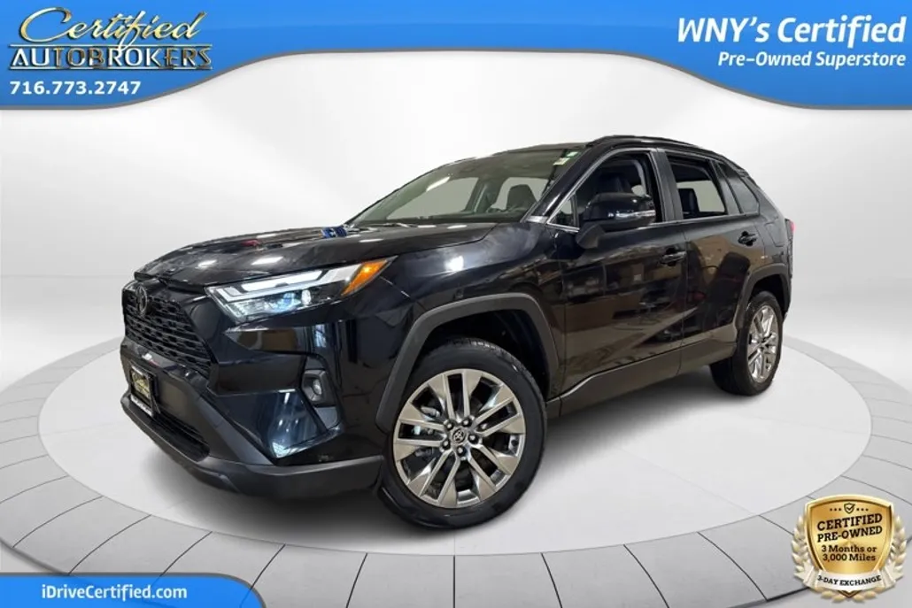 2021 Toyota Highlander XLE photo 1