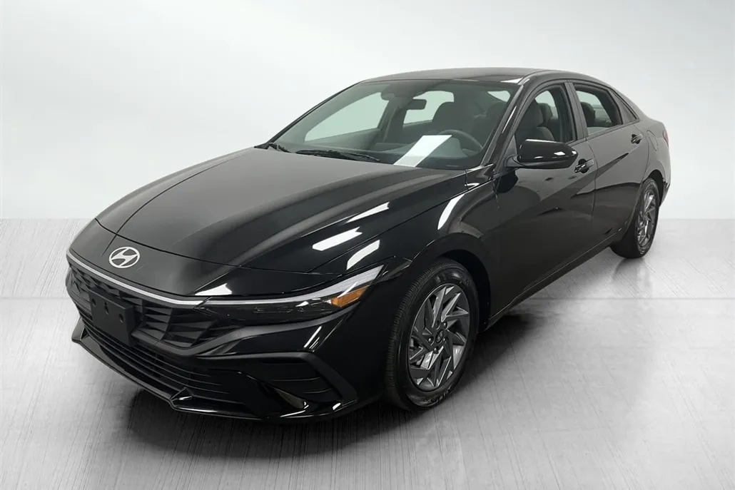 2024 Hyundai Elantra SEL photo 1