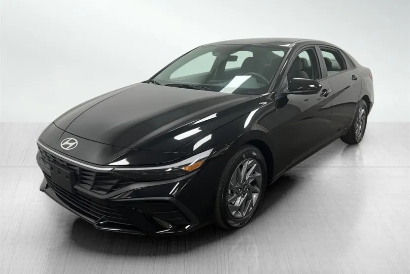 2024 Hyundai Elantra SEL photo 1