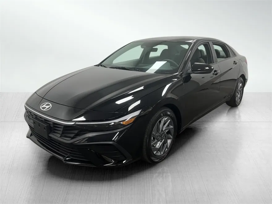 2024 Hyundai Elantra SEL photo 1
