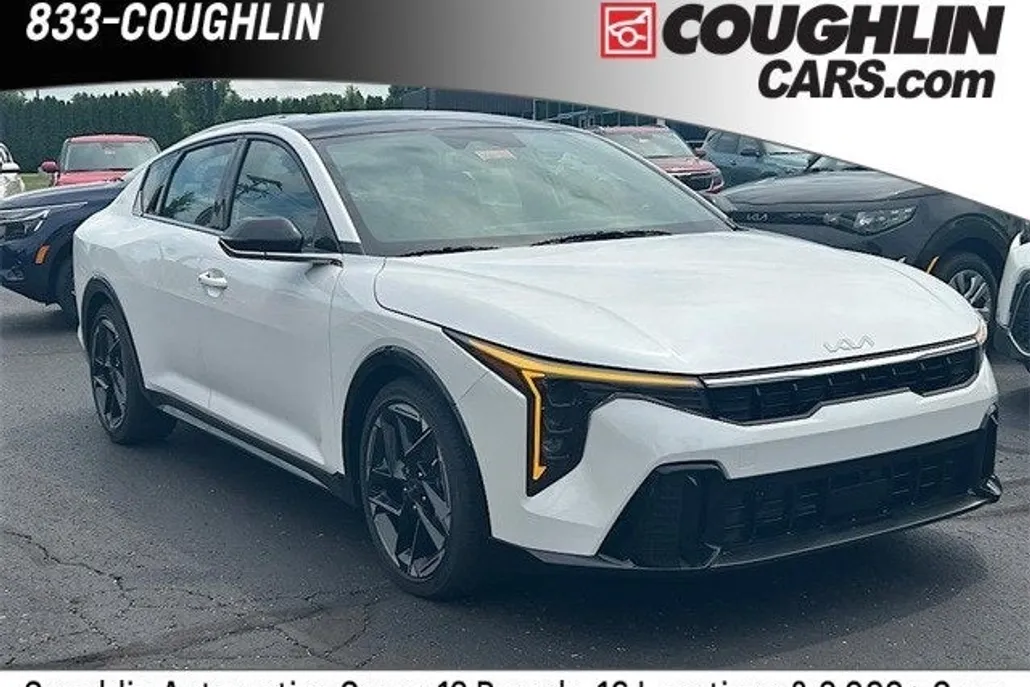 2025 Kia K4 GT-Line photo 1