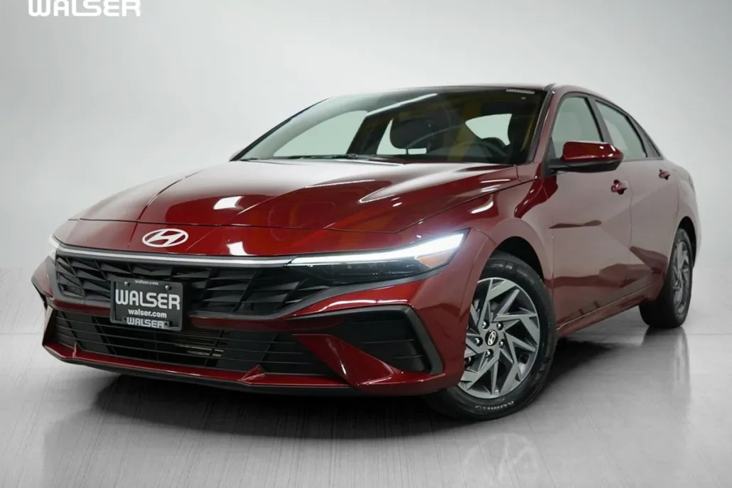 2024 Hyundai Elantra SEL photo 1