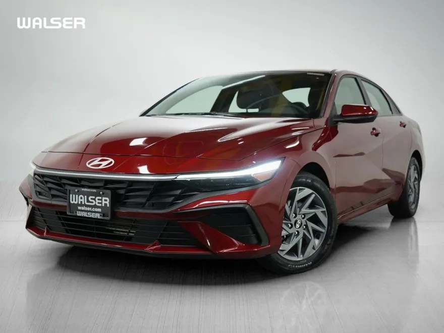2024 Hyundai Elantra SEL photo 1