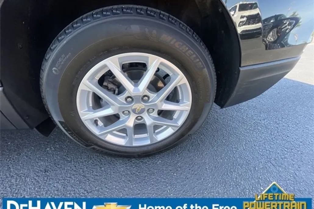 2024 Chevrolet Equinox LT photo 1