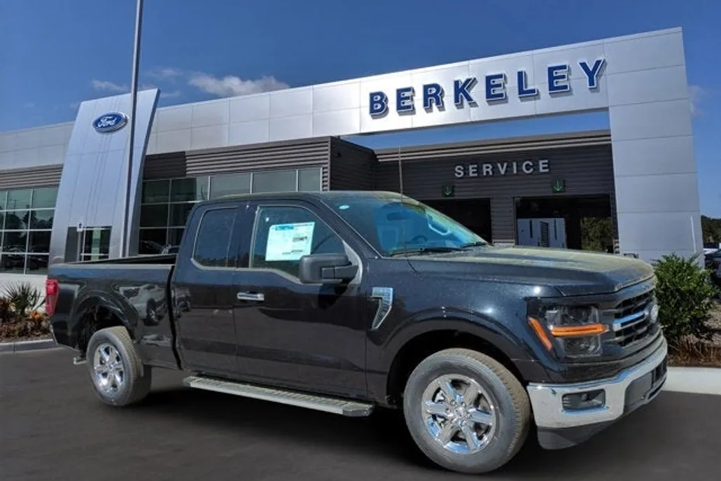 2025 Ford F-150 XLT photo 1