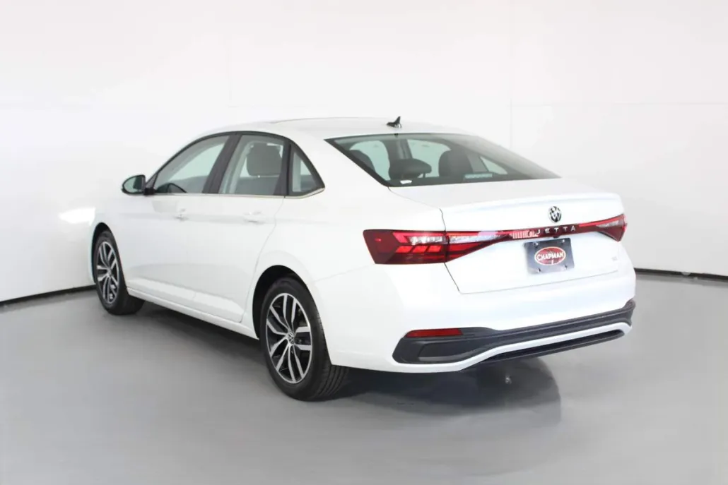 2025 Volkswagen Jetta SE photo 1