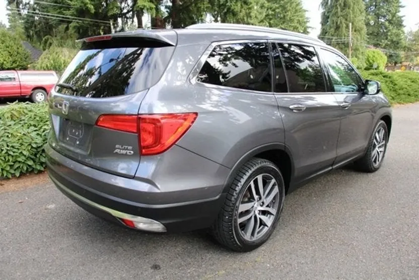 2016 Honda Pilot Elite photo 1