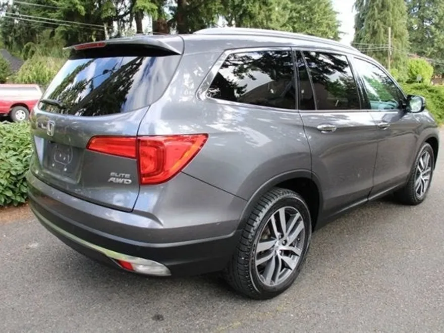 2016 Honda Pilot Elite photo 1