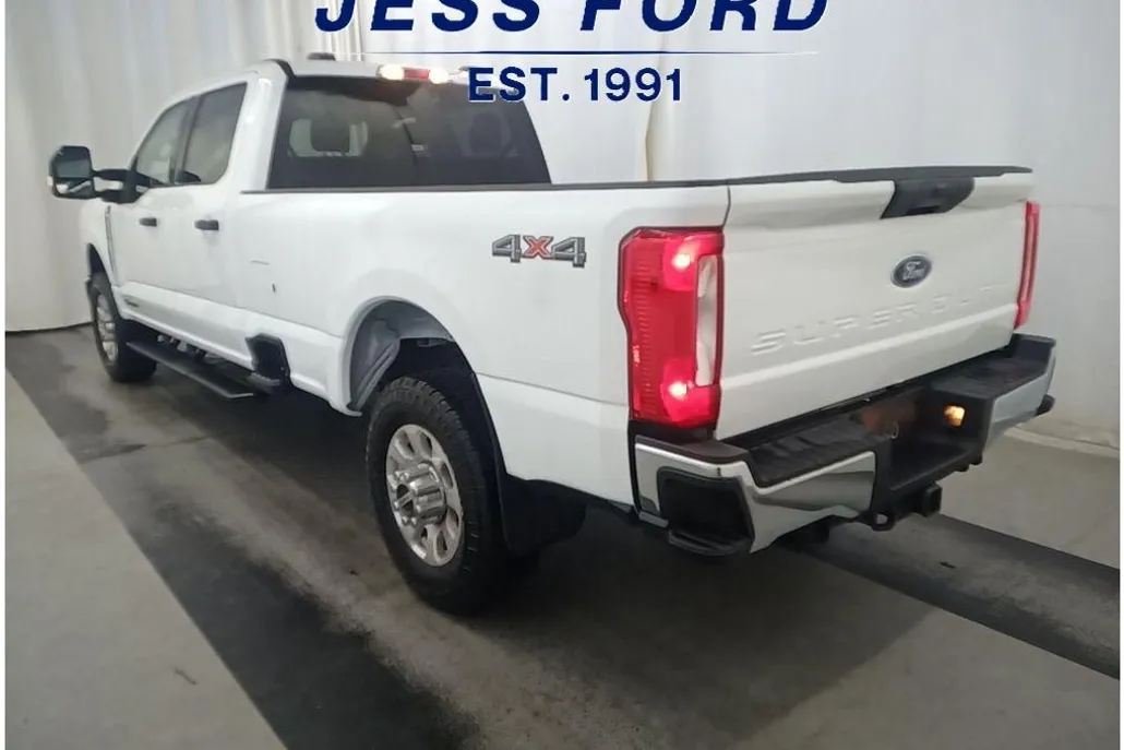 2024 Ford F-350 XLT photo 1