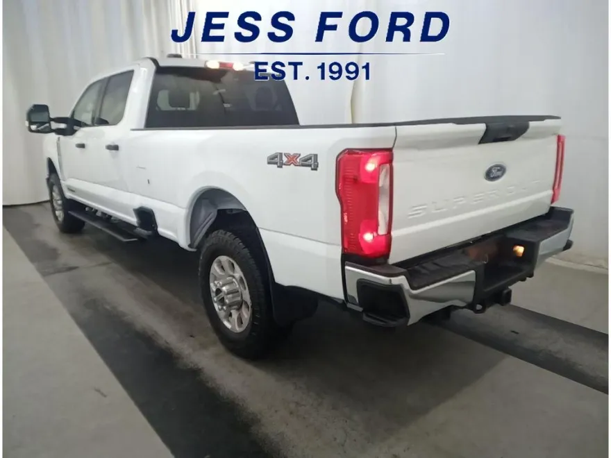 2024 Ford F-350 XLT photo 1