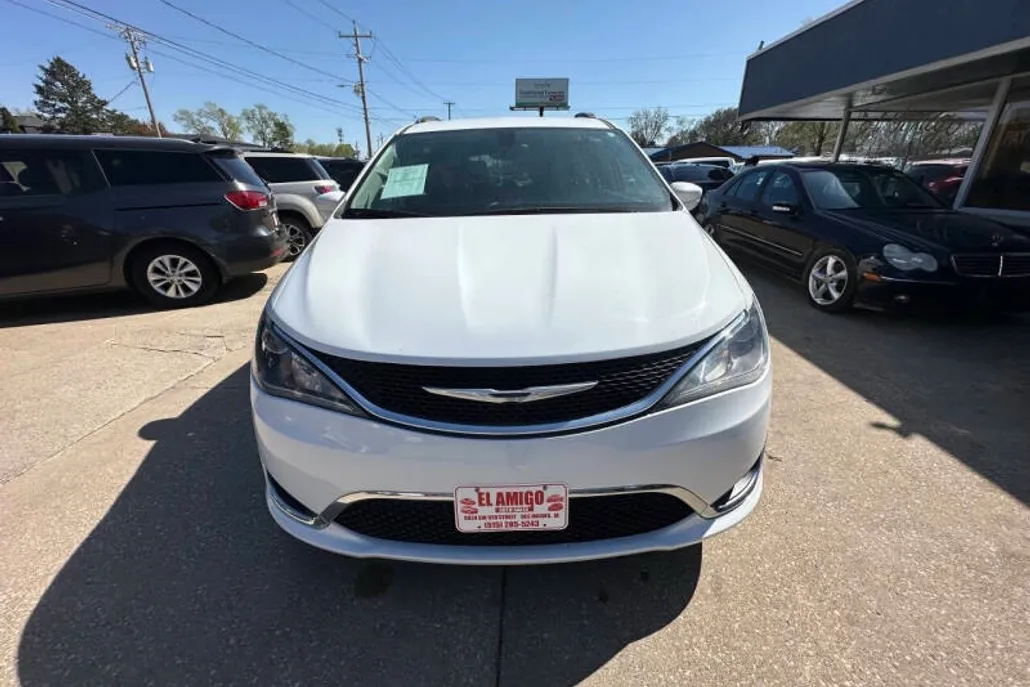 2018 Chrysler Pacifica Touring L photo 1