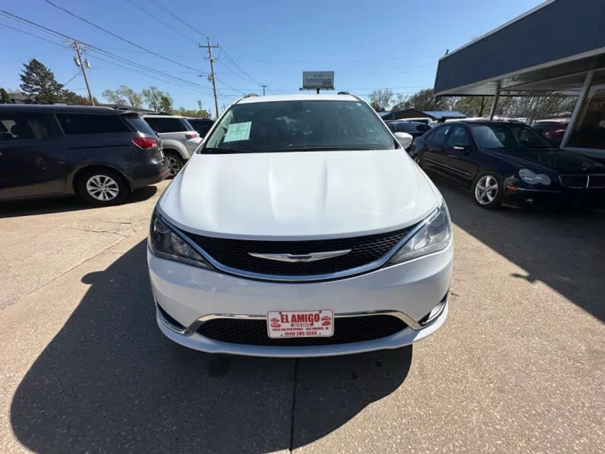 2018 Chrysler Pacifica Touring L photo 1