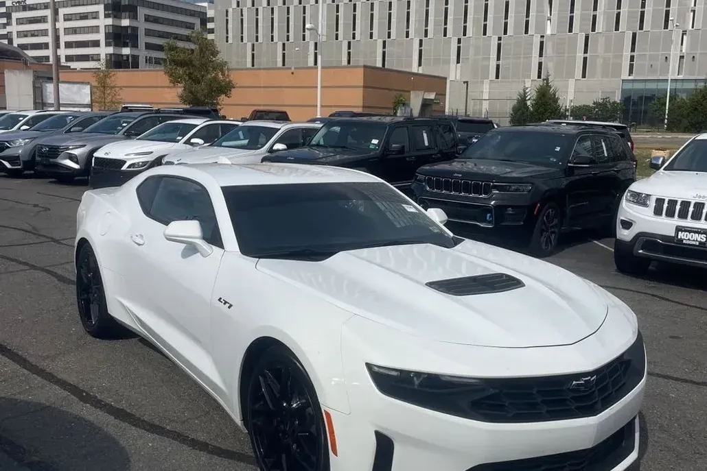 2022 Chevrolet Camaro LT1 photo 1