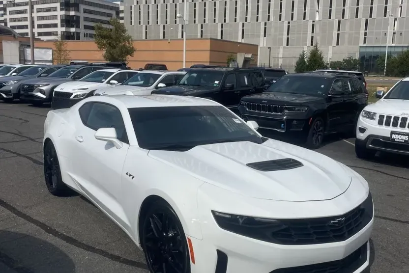 2022 Chevrolet Camaro LT1 photo 1