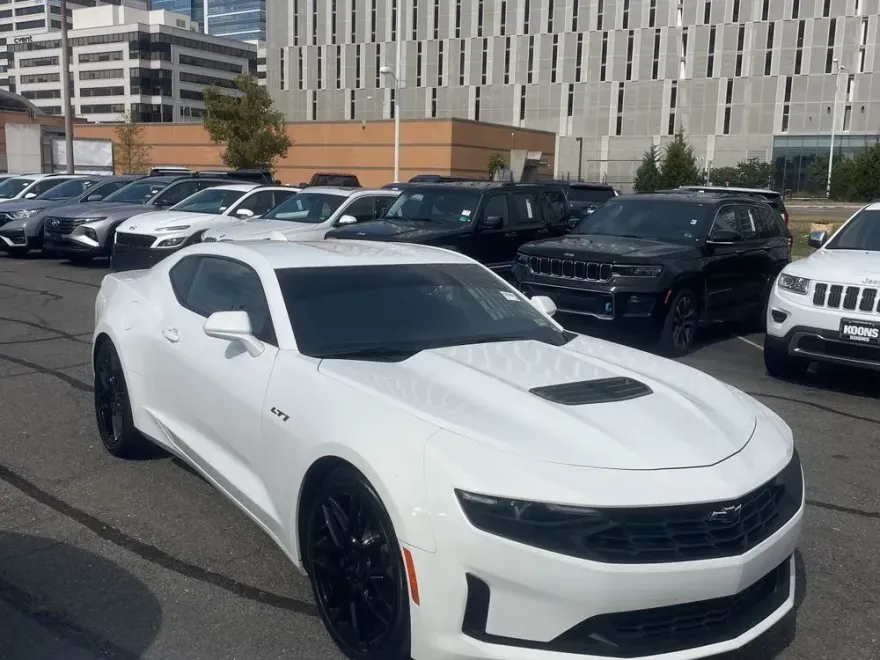 2022 Chevrolet Camaro LT1 photo 1