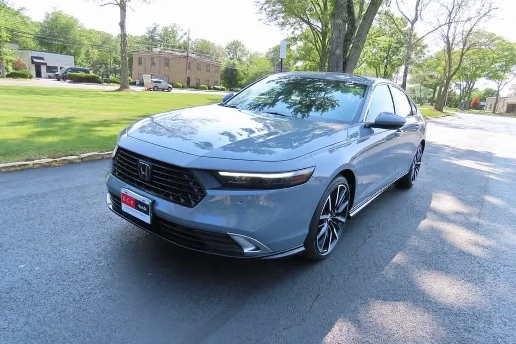 2025 Honda Accord Hybrid Touring photo 1