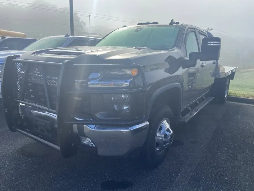 2022 Chevrolet Silverado 3500HD LT photo 1