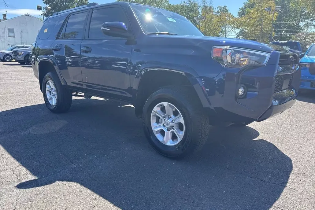 2024 Toyota 4Runner SR5 Premium photo 1