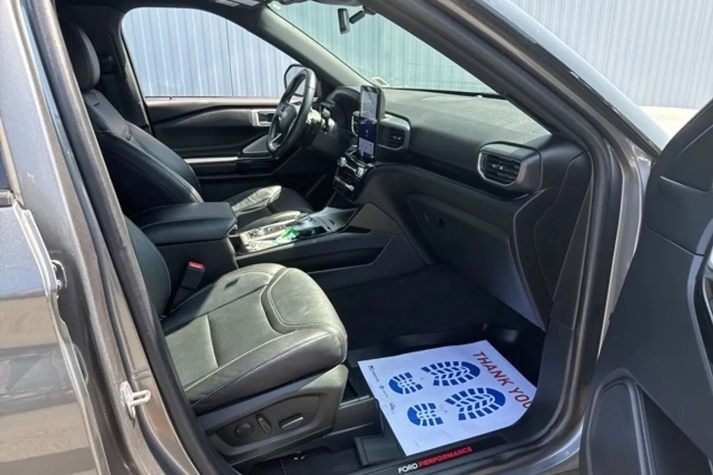 2022 Ford Explorer ST photo 1