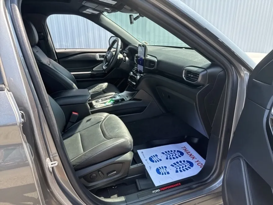 2022 Ford Explorer ST photo 1