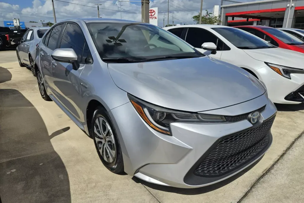 2021 Toyota Corolla Hybrid LE photo 1
