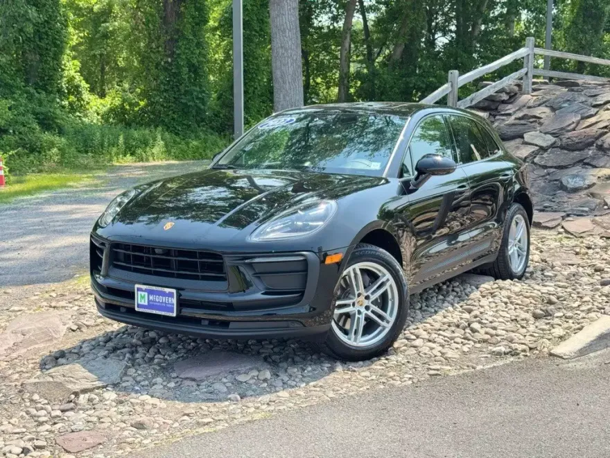 2022 Porsche Macan Base photo 1