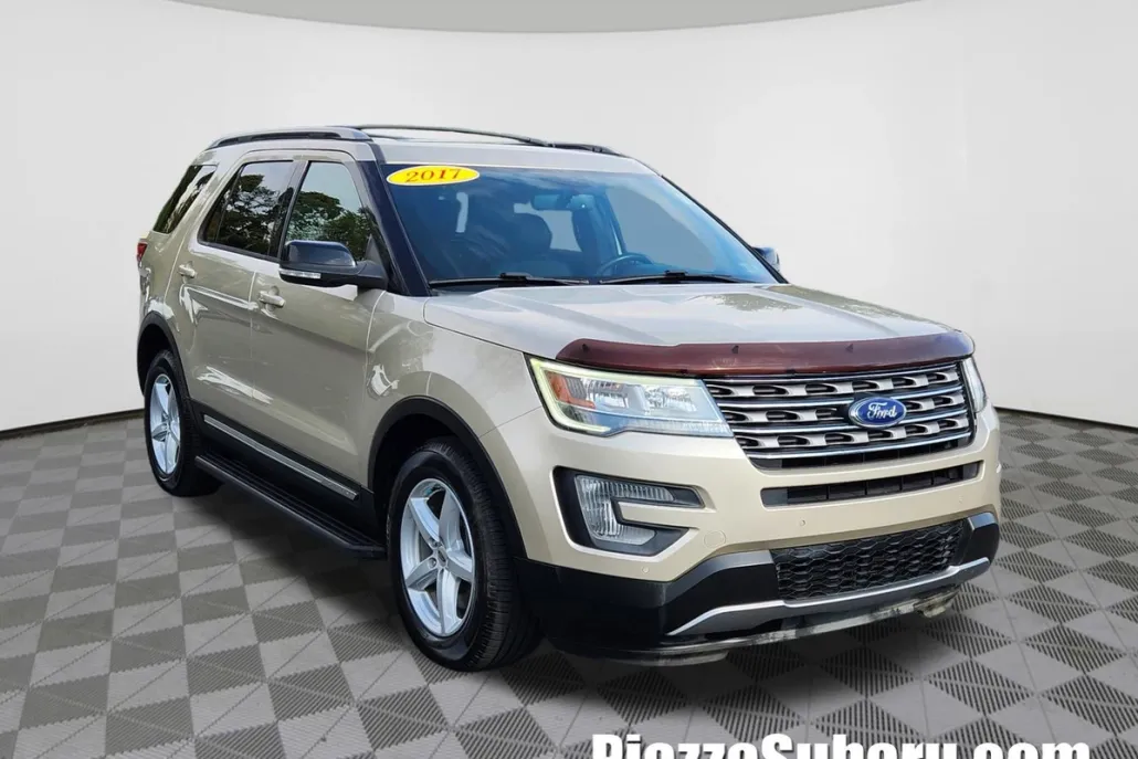 2017 Ford Explorer XLT photo 1