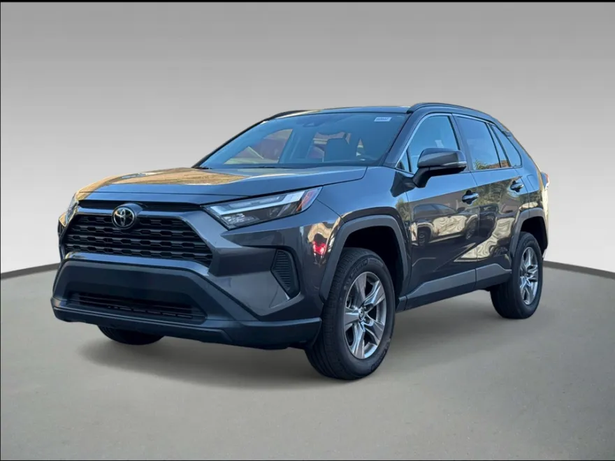 2024 Toyota RAV4 XLE photo 1