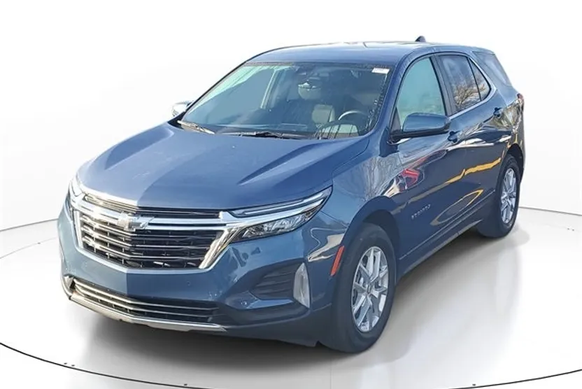 2024 Chevrolet Equinox LT photo 1