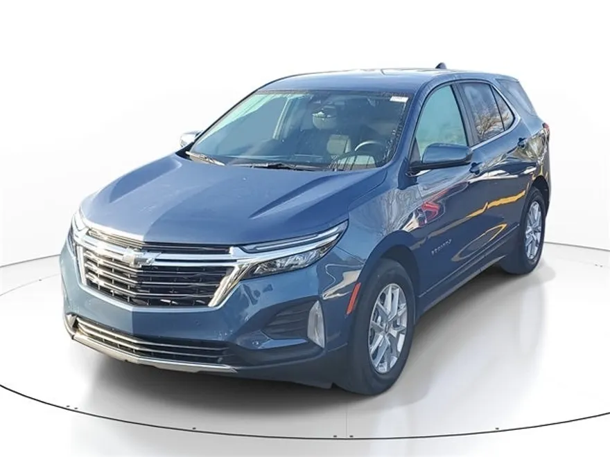 2024 Chevrolet Equinox LT photo 1
