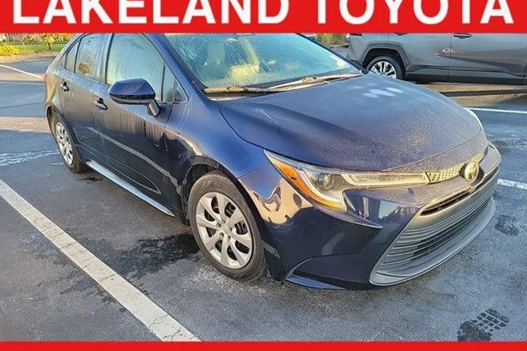 2023 Toyota Corolla LE photo 1