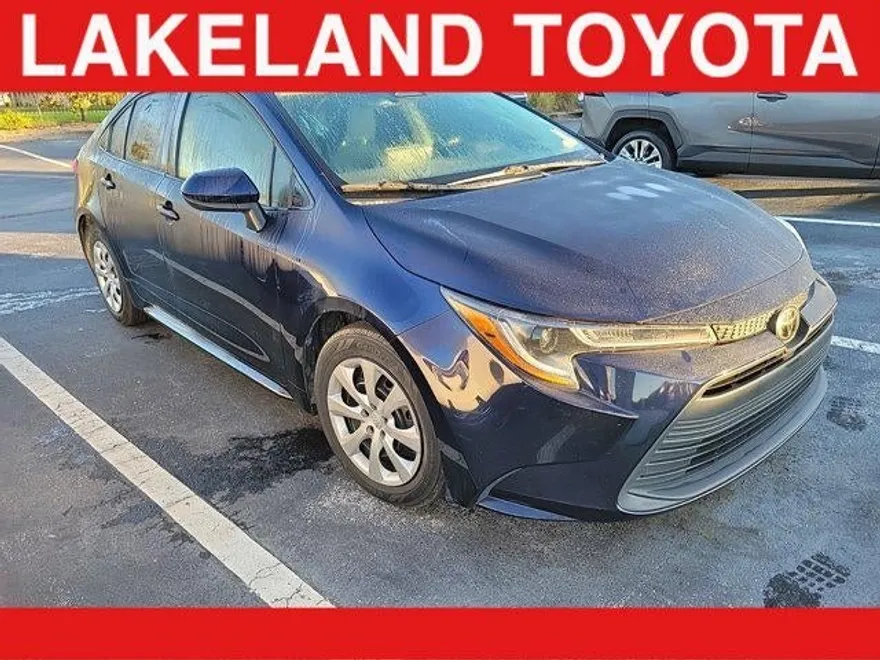 2023 Toyota Corolla LE photo 1
