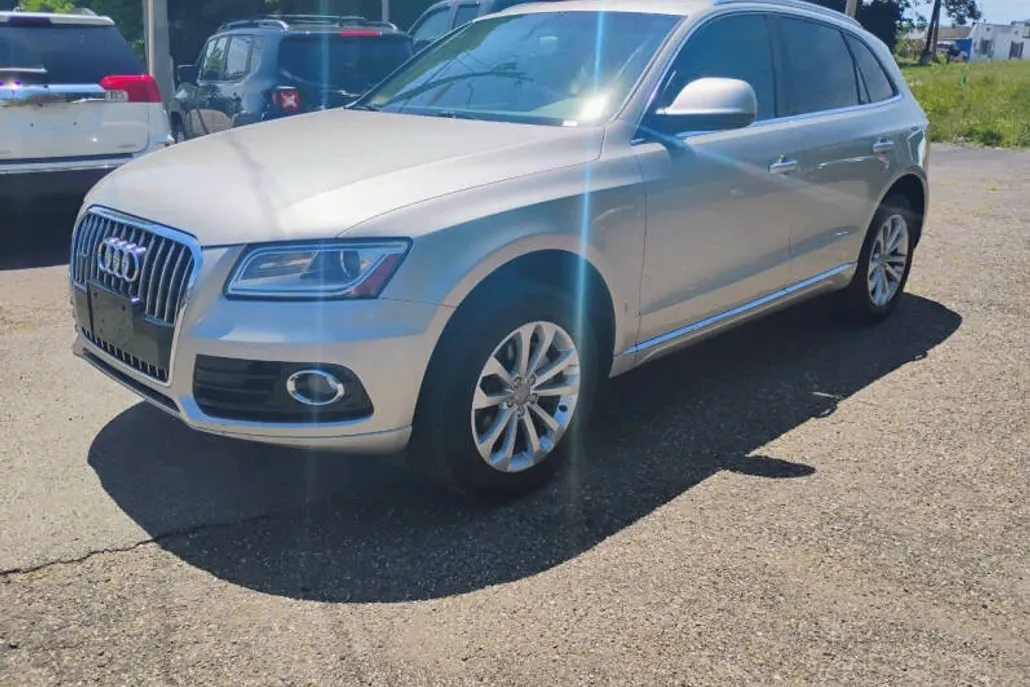2015 Audi Q5 2.0T Premium photo 1