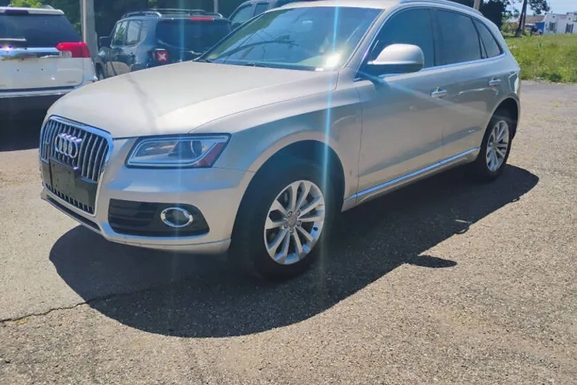 2015 Audi Q5 2.0T Premium photo 1