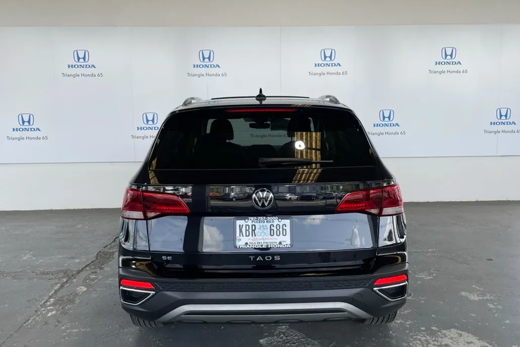 2023 Volkswagen Taos SE photo 1