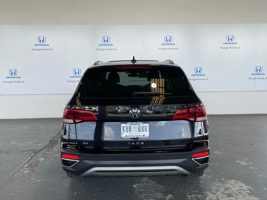 2023 Volkswagen Taos SE photo 1