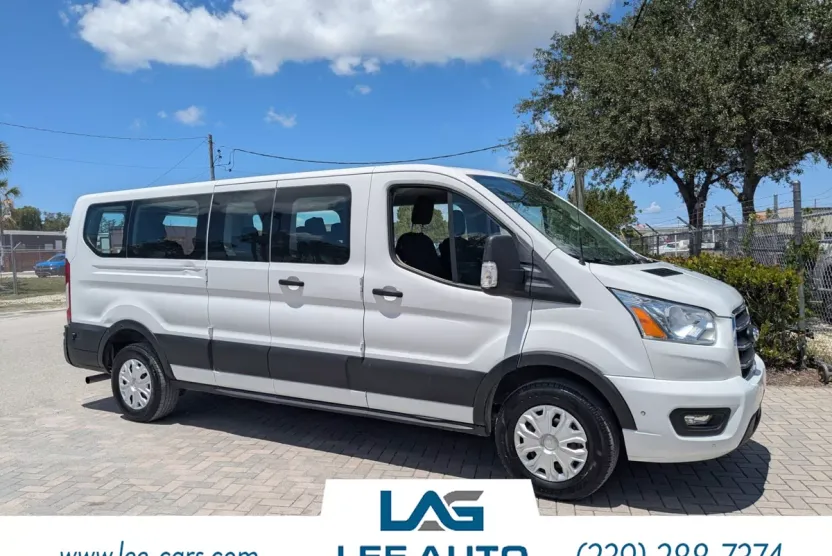 2020 Ford Transit Passenger XLT photo 1