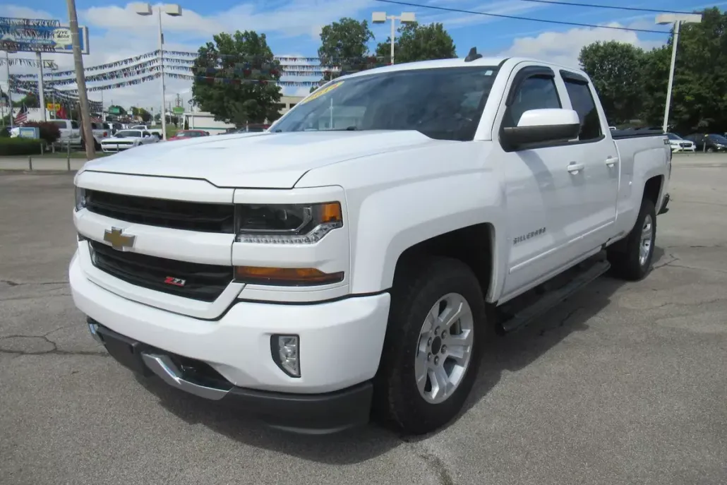 2018 Chevrolet Silverado 1500 LT photo 1