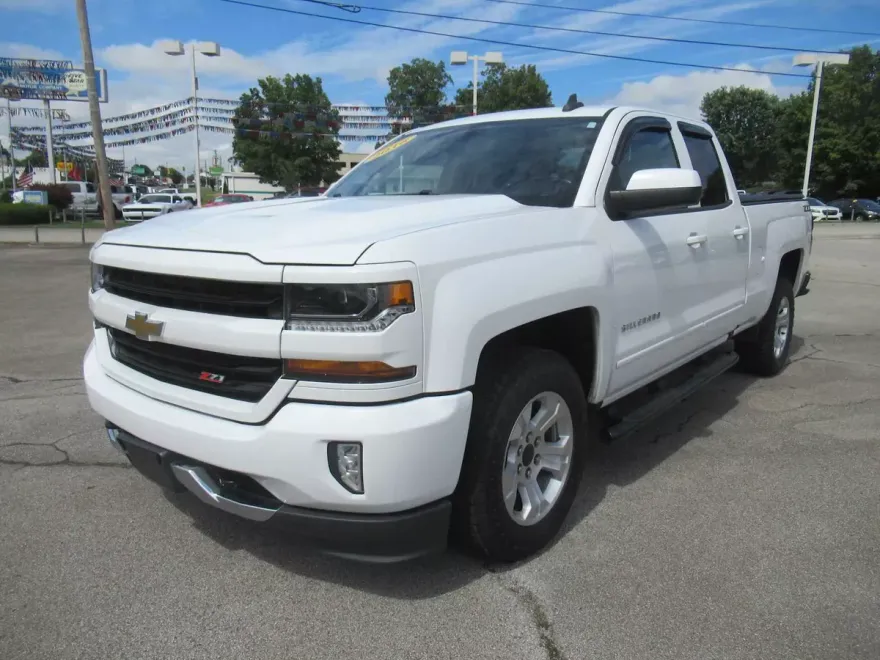 2018 Chevrolet Silverado 1500 LT photo 1