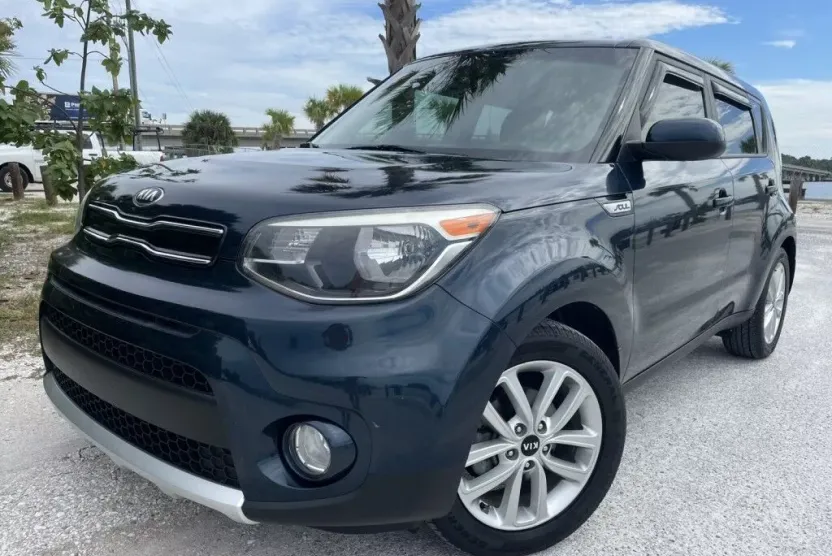 2017 Kia Soul Plus photo 1