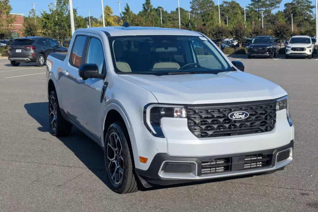 2025 Ford Maverick Lariat photo 1