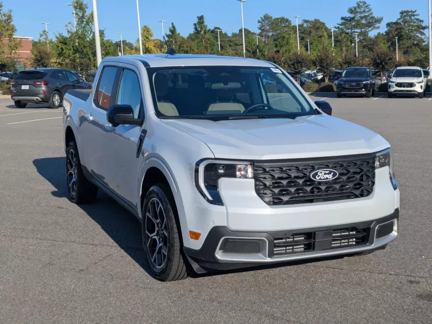 2025 Ford Maverick Lariat photo 1