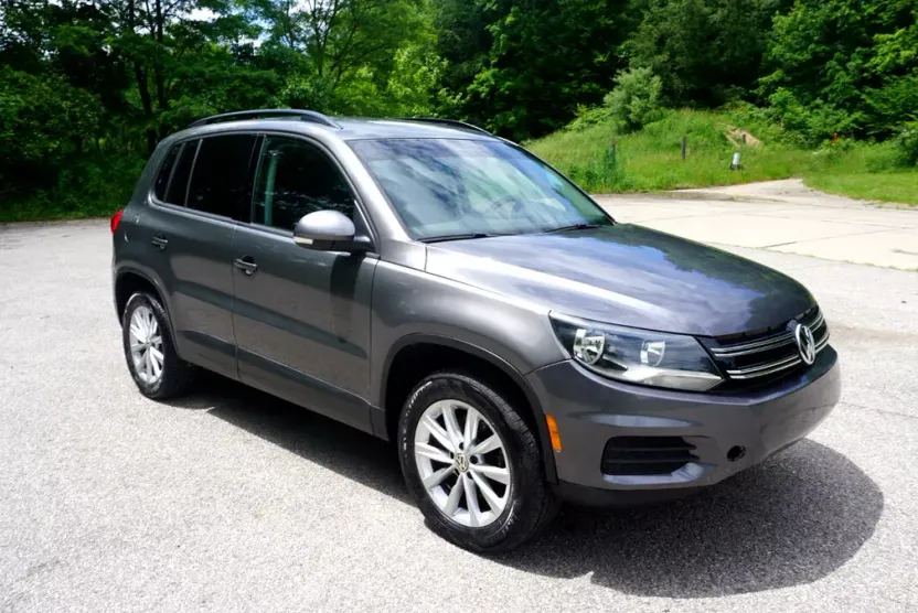 2017 Volkswagen Tiguan S photo 1