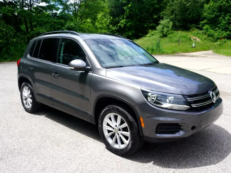 2017 Volkswagen Tiguan S photo 1