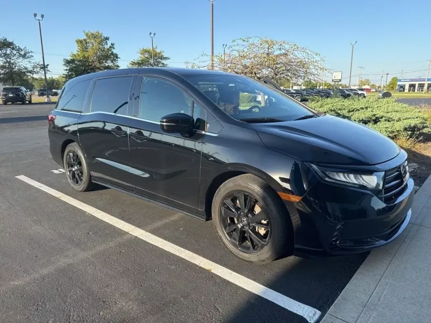 2023 Honda Odyssey Sport photo 1