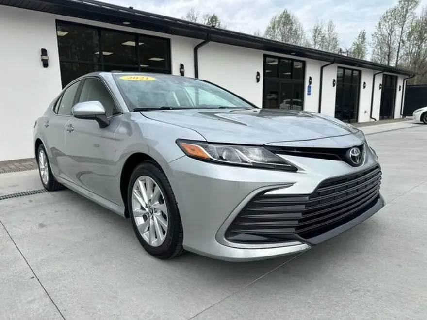 2019 Toyota Prius Limited photo 1