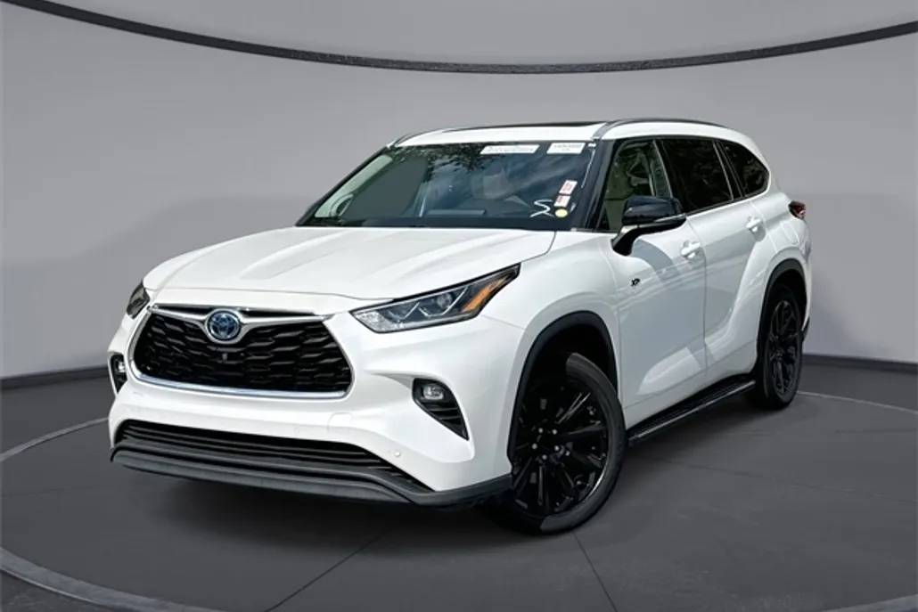 2022 Toyota Highlander Hybrid Limited photo 1