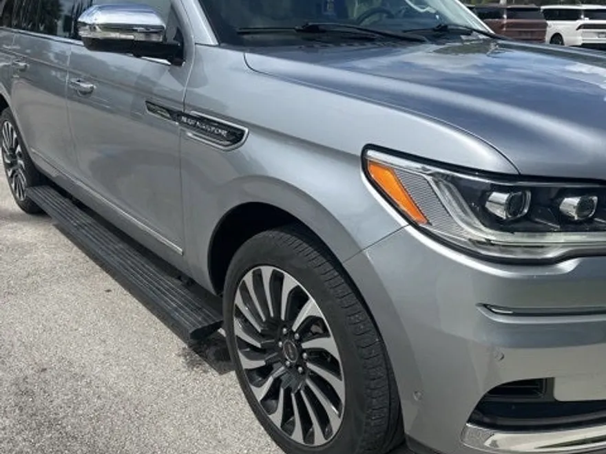 2022 Lincoln Navigator Black Label photo 1